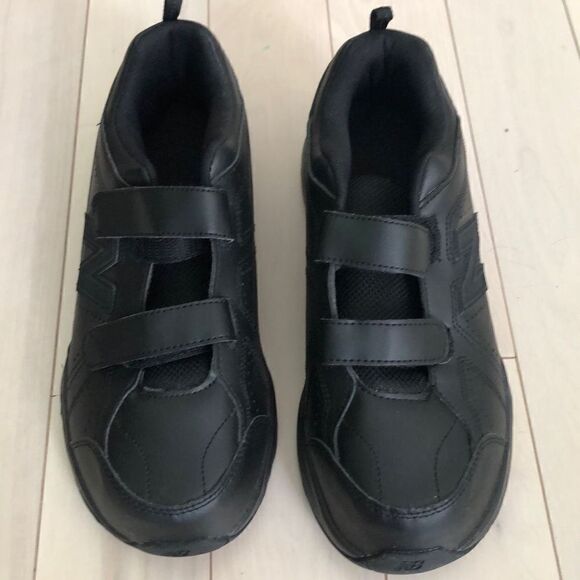 New Balance Unisex Children's 624v2 Hook & Loop Sneaker Shoes Black Size 6.5 - Picture 2 of 4